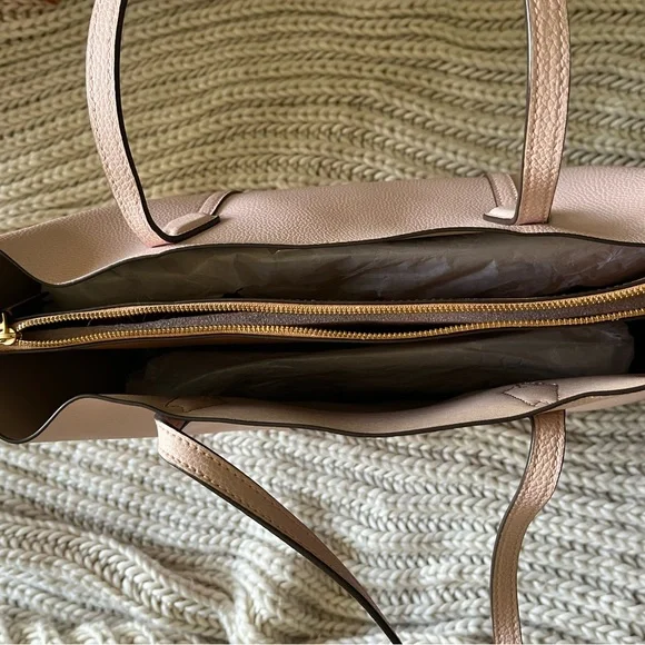 Tory Burch purse. - Picture 8 of 12